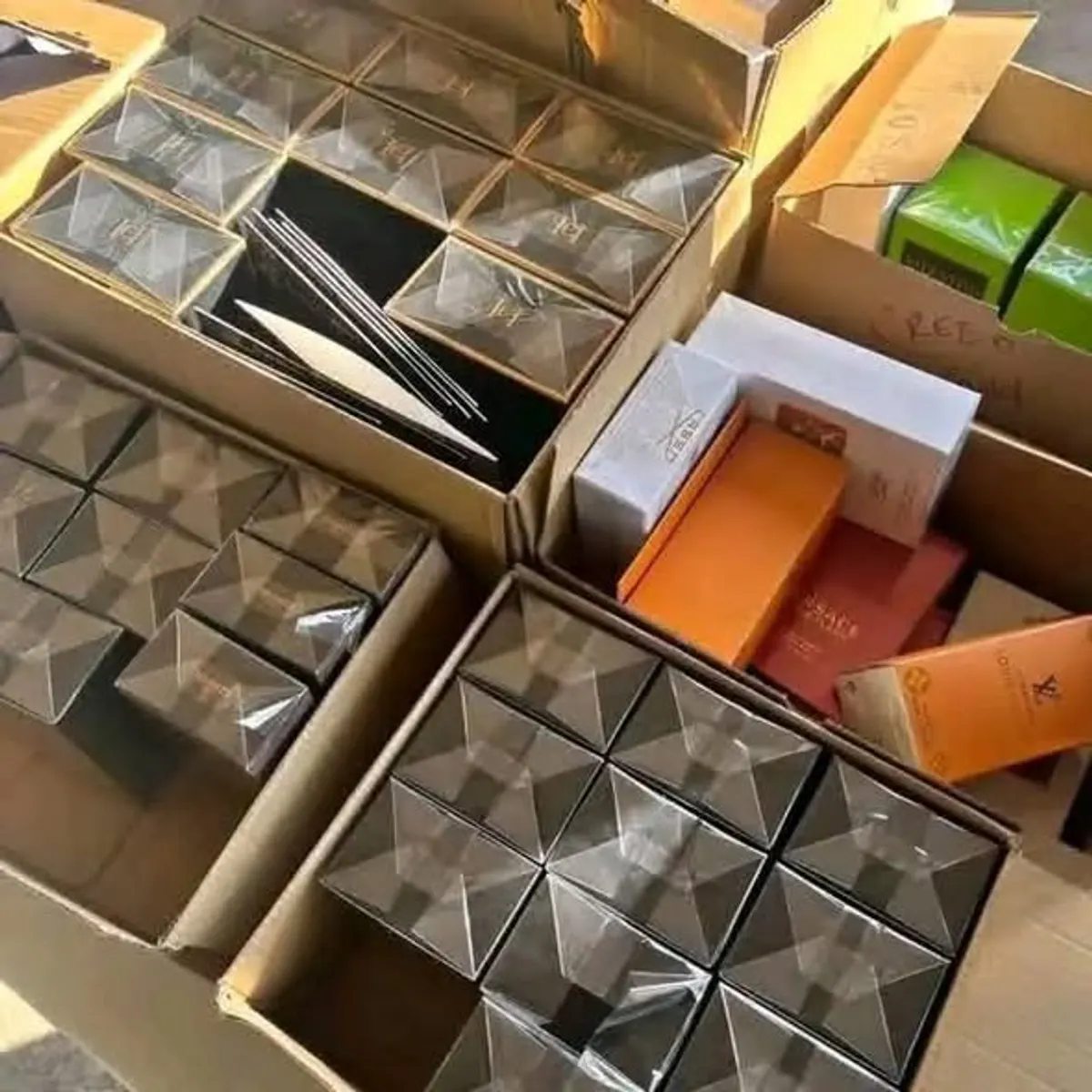 Perfumes Pallet - Image 2
