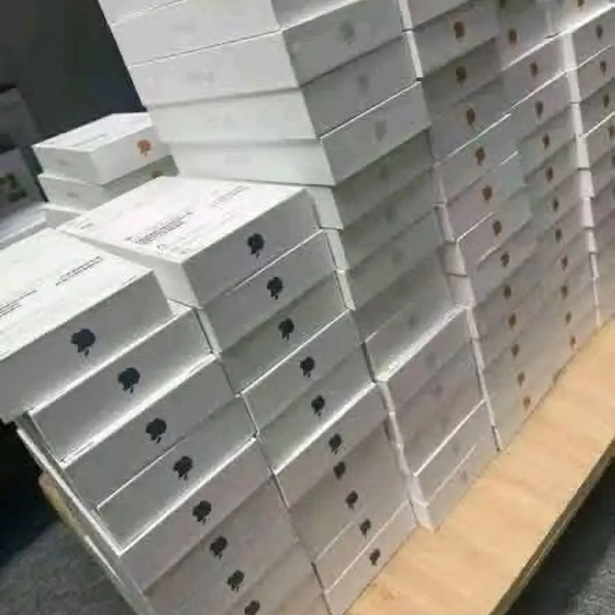 Apple Smartphones Pallet - Image 2