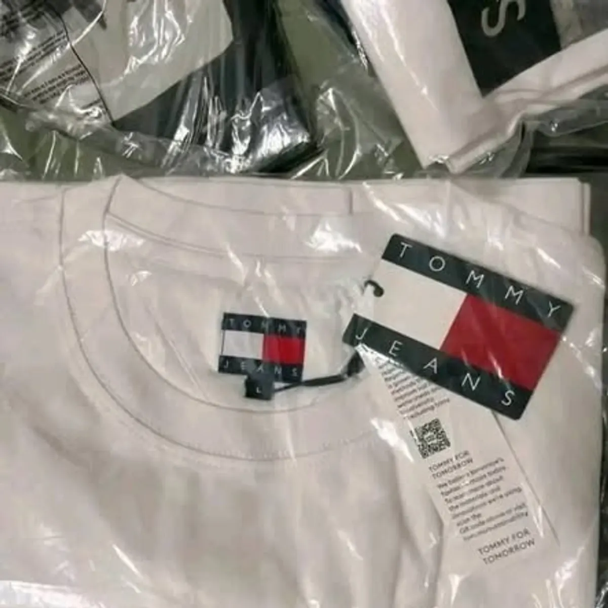 Tommy Hilfiger T-Shirts Pallet - Image 2
