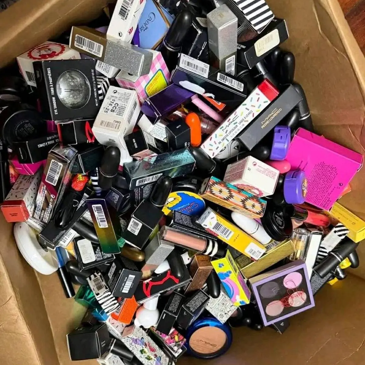Cosmetics Pallet - Image 2