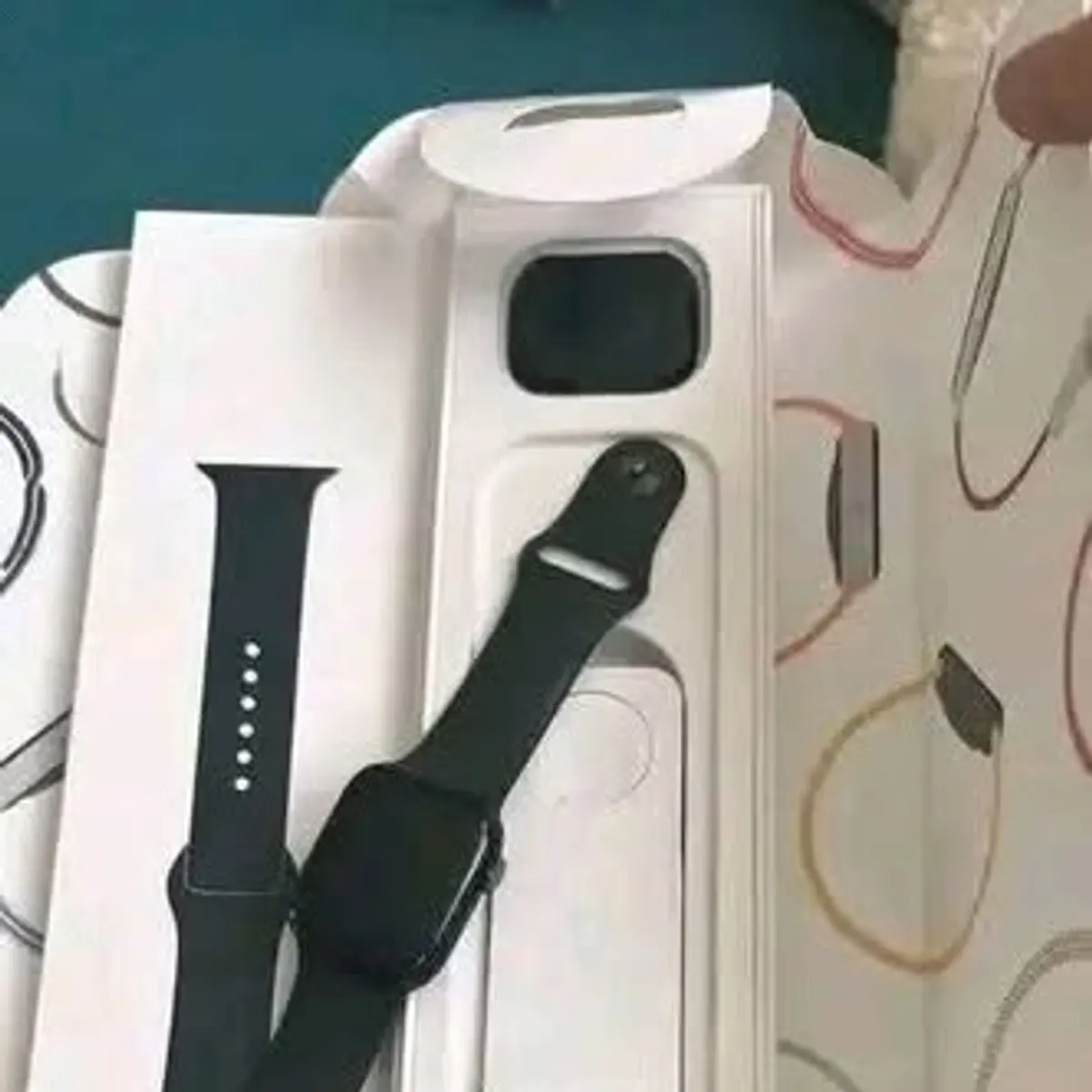 Apple Watches Pallet - Image 4