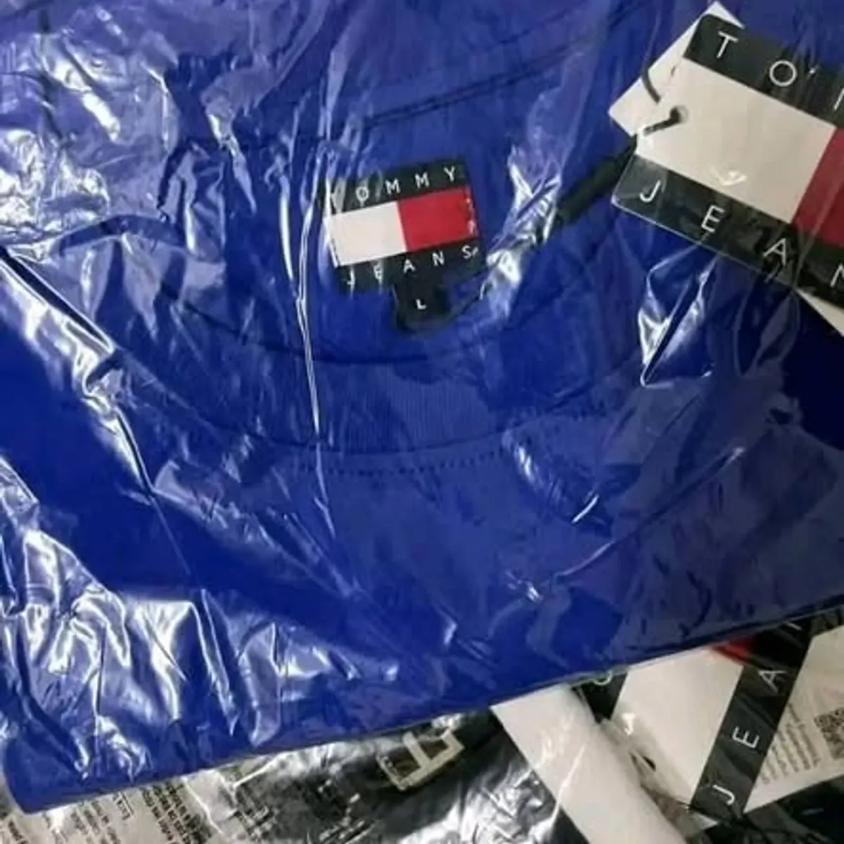 Tommy Hilfiger T-Shirts Pallet - Image 4