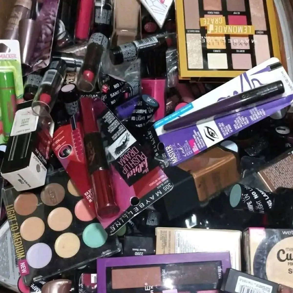 Cosmetics Pallet - Image 9